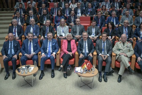 4. Türk-Alman Ekonomi Konferansı’na katılanlar salonda oturuyor
