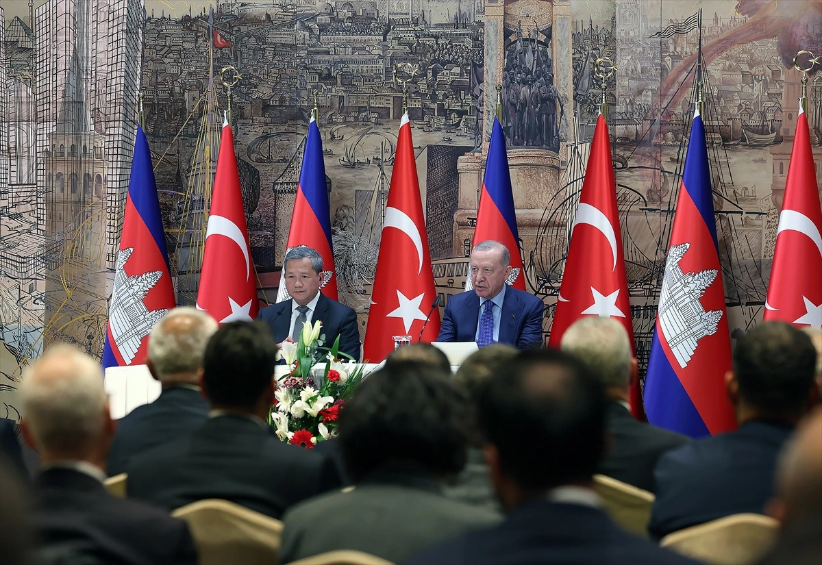 Cumhurbaşkanı Recep Tayyip Erdoğan ve Kamboçya Başbakanı Hun Manet görüşme sırasında