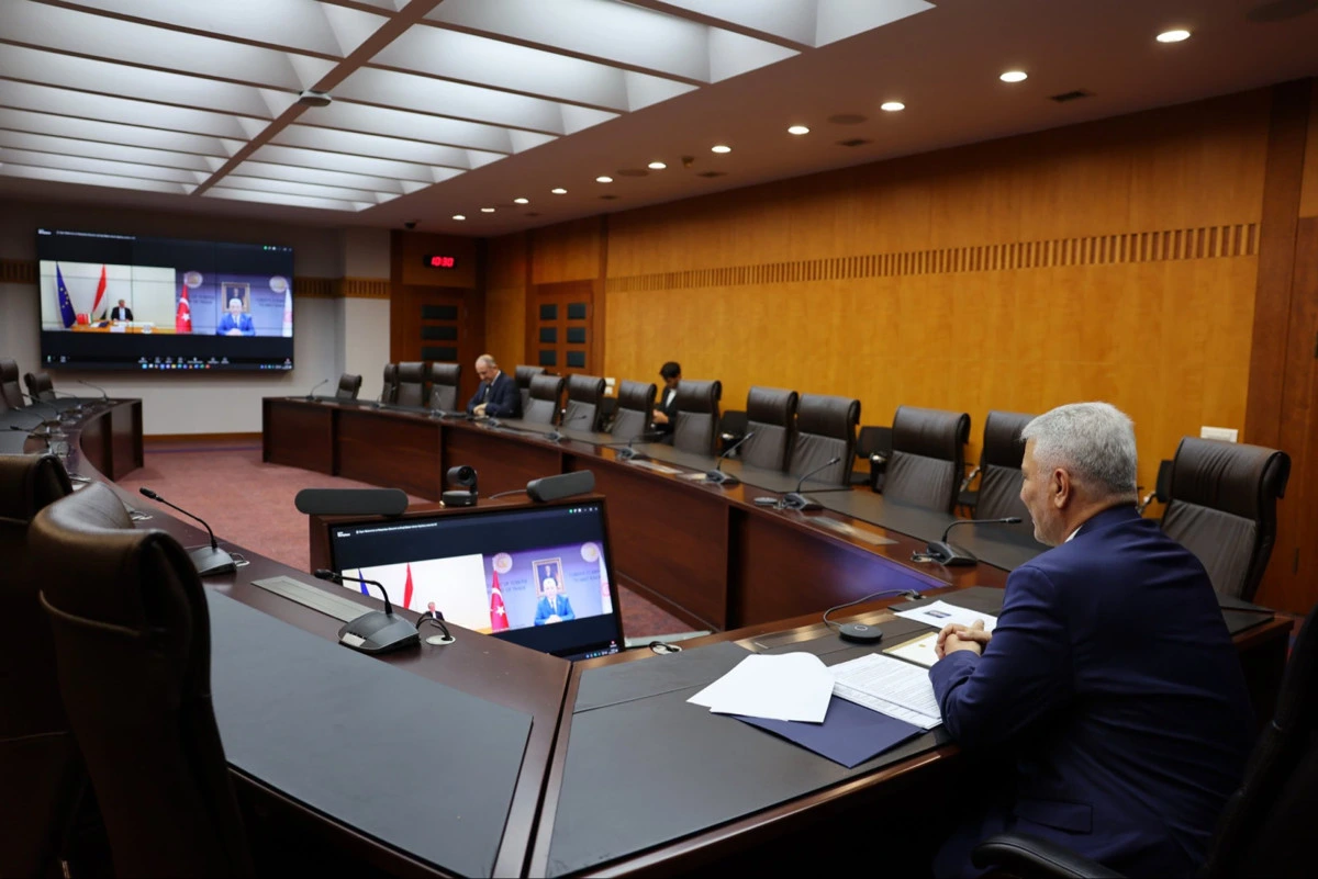 Çevrimiçi Türkiye-Macaristan toplantısının yapıldığı toplantı salonu
