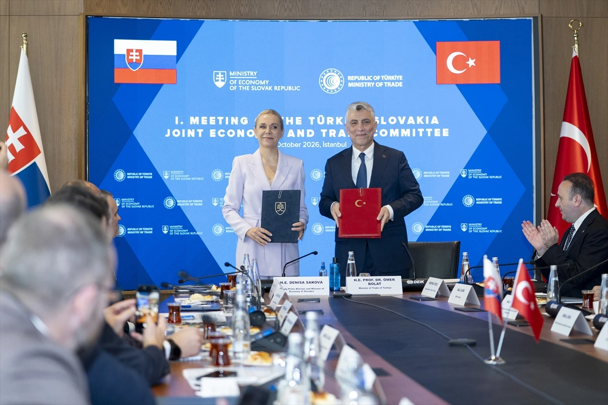 Ömer Bolat ve Denisa Sakova Türkiye-Slovakya JETCO belgesiyle