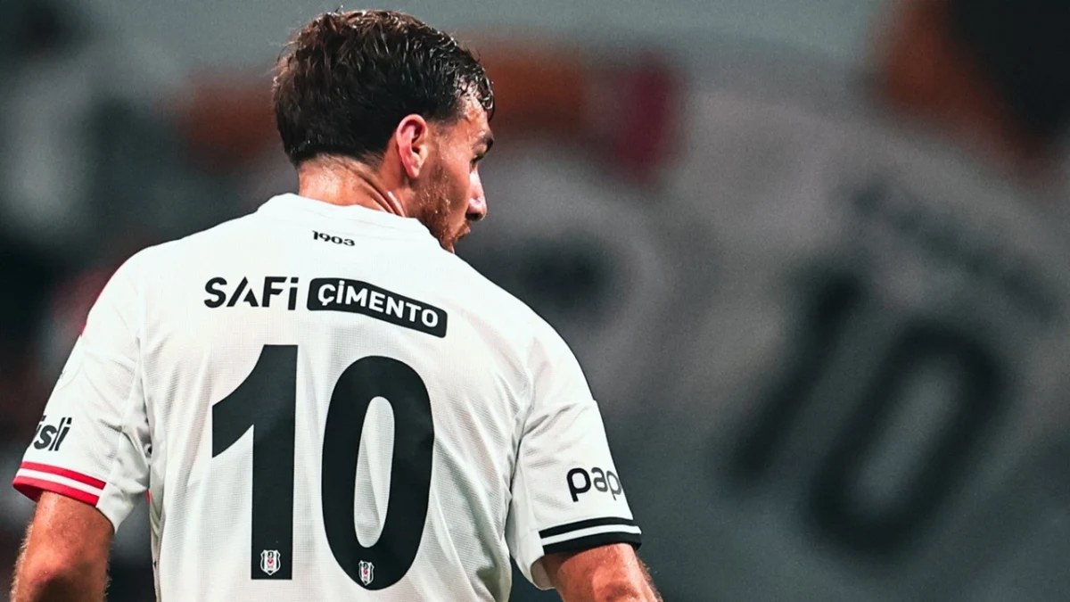 Beşiktaş formasıyla 10 numaralı formayı giyen Dusan Vlahovic