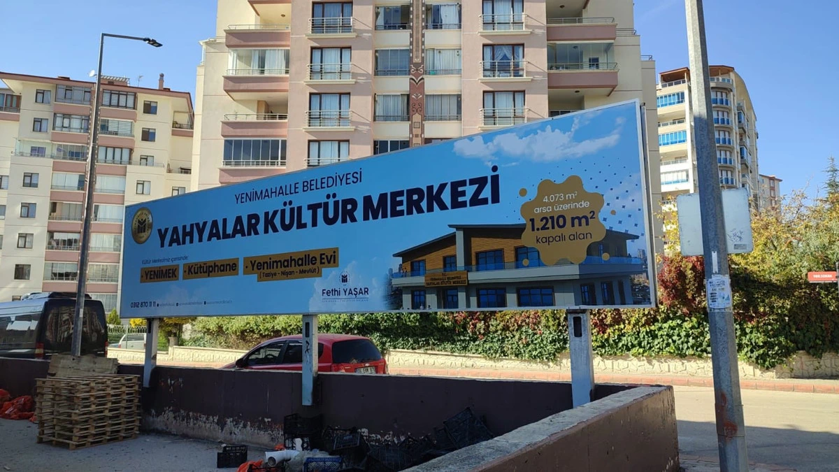 Yahyalar Kültür Merkezi projesini tanıtan bilgilendirme panosu