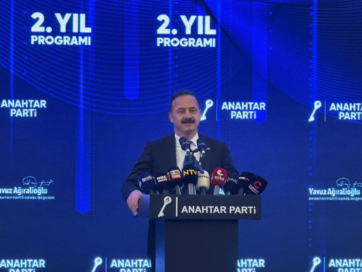 Yavuz Ağıralioğlu, Anahtar Parti’nin 2. yıl programında kürsüde