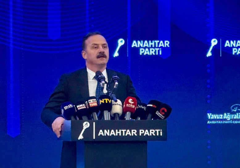 Yavuz Ağıralioğlu Anahtar Parti kürsüsünde