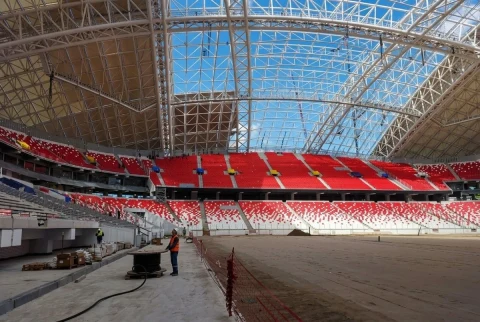 Yeni Ankara Stadı’nın çatısı, tribünleri ve çalışmaları süren saha zemini