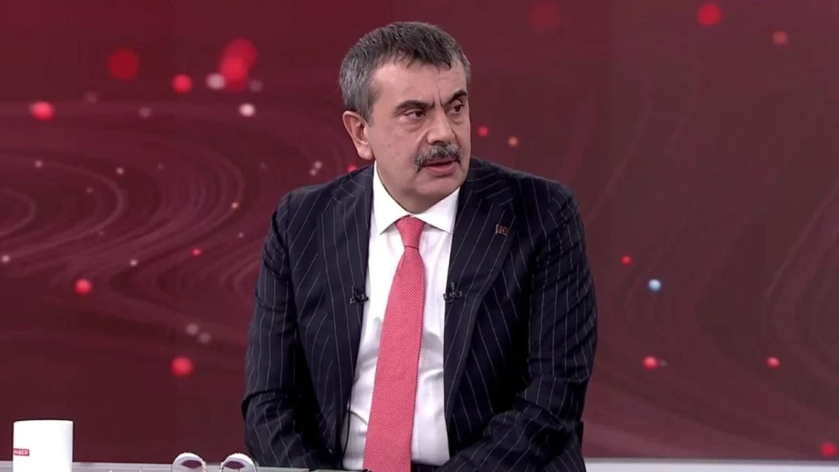 Milli Eğitim Bakanı Yusuf Tekin canlı yayında açıklamalarda bulunuyor