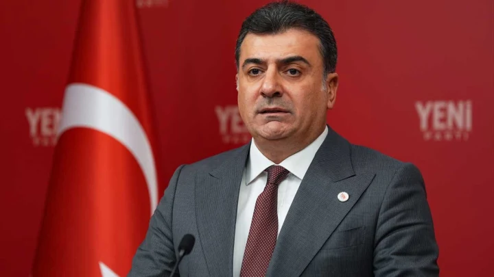 Yeni Parti Sözcüsü Zeynel Emre basın toplantısında konuşuyor