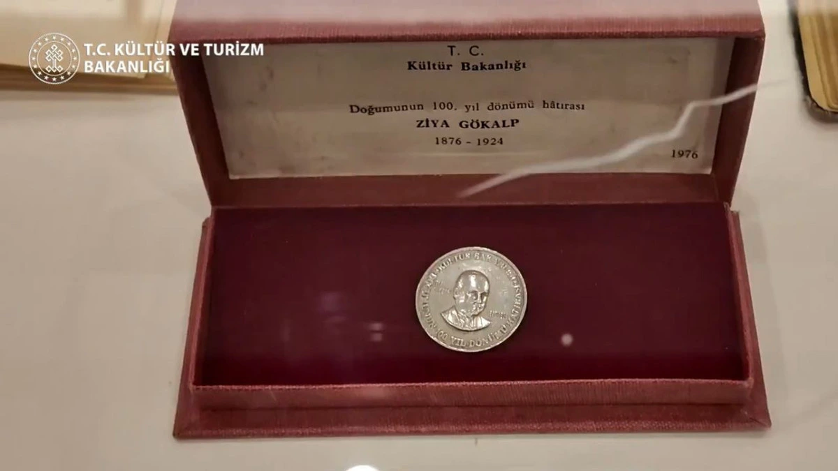 Ziya Gökalp’in doğumunun 100. yılı anısına hazırlanmış hatıra madalyası